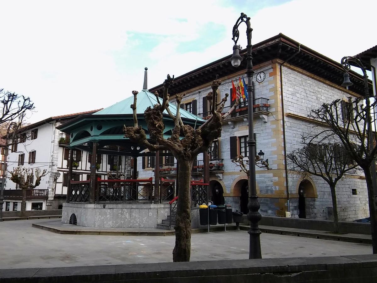 Hostal Ekaitza Hotel Lesaka Exterior foto